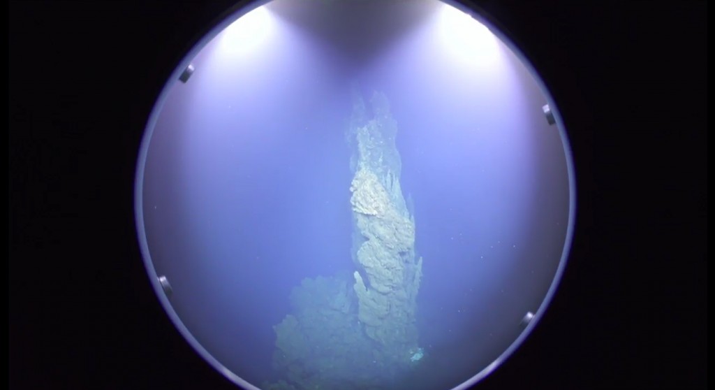 Screenshot from Live ROV-Video (via youtube.com) with hydrothermal vents