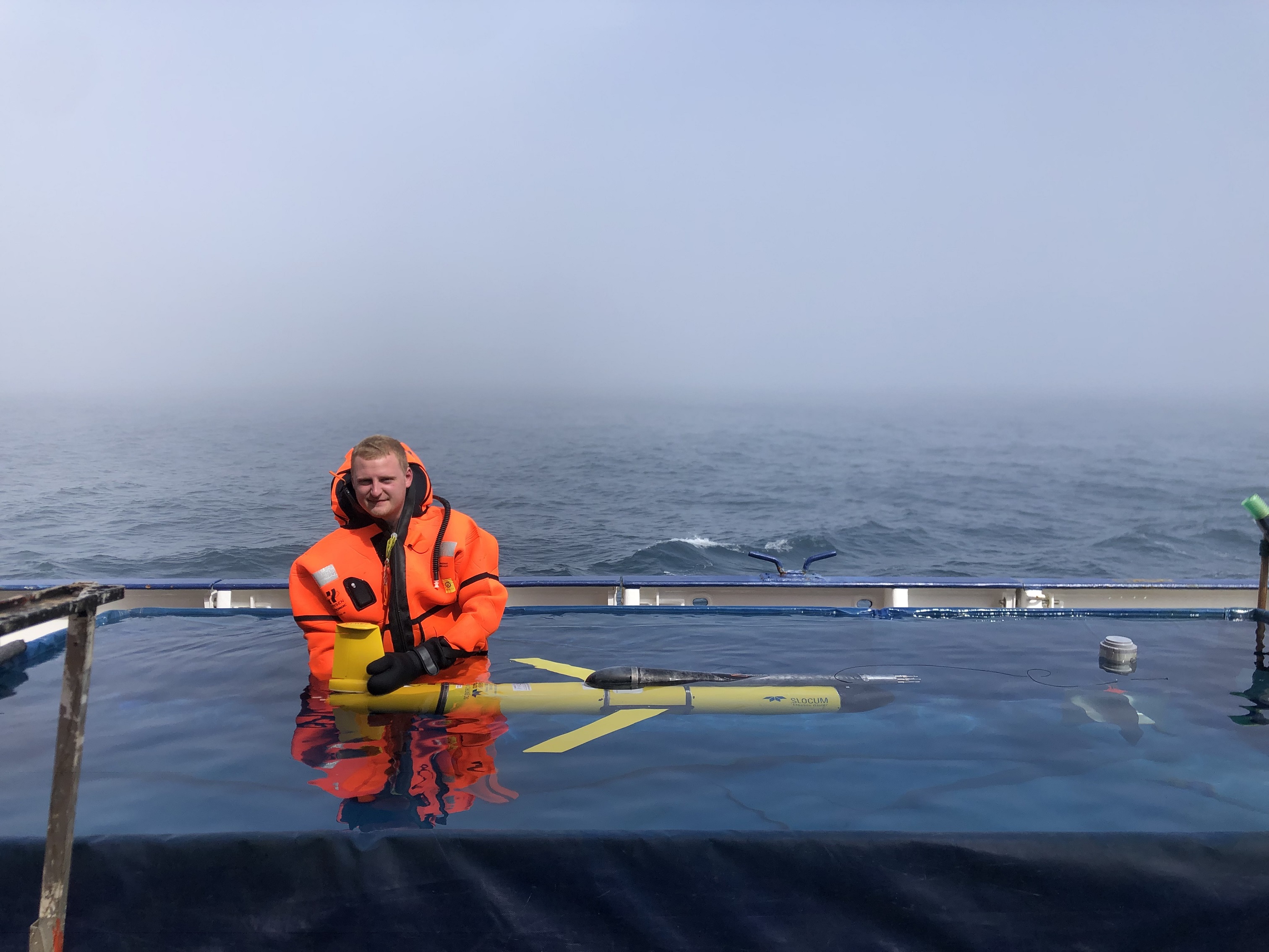 In an aquaphobic combination, Paul Wittig is holding a Glider in the pool installed on the ship deck.