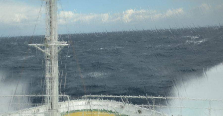 Stormy welcome on the Atlantic: View from the bridge of RV Maria S. Merian onto the virulent waves. Photo: A. Beniest, IPGP