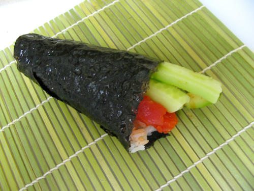 Sushi: Wie sicher kann ich sein, dass der Fisch im Sushi ausreichend kontrolliert wurde? (Quelle: Peterjhpark via wikimedia commons (CC-BY-SA-3.0))