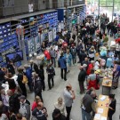 Am Tag der offenen Tür des GEOMAR im August war die Lithothek des Zentrums voller Besucher, die sich über Meeresforschung informiert haben. (Foto: Andreas Villwock, GEOMAR)