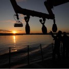 Auf dem Weg von der Kieler Förde in die Ostsee werden bereits die ersten Geräte vorbereitet. (Foto: G. Seidel, GEOMAR)
