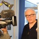 Dr. Stefan Sommer erklärt das neu entwickelte Unterwasser-Massenspektrometer. Foto: Maike Nicolai, GEOMAR