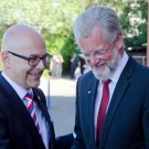 Schleswig-Holsteins Ministerpräsident Torsten Albig begrüßt GEOMAR-Direktor Professor Peter Herzig - oder umgekehrt? Foto: J. Steffen, GEOMAR