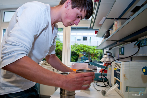 Labor statt Strand: Die Teilnehmer der 8. Sommerschule für Marine Geowissenschaften waren begeistert. Foto: J. Steffen