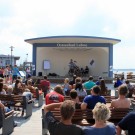 Beim Poetry-Slam wird das Publikum durch clevere Texte unterhalten und zugleich zum Nachdenken angeregt (Foto: C.Koch)