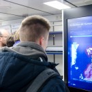 Besucher informieren sich beim Open Ship über die Erforschung von Naturgefahren. Foto: J. Steffen, GEOMAR