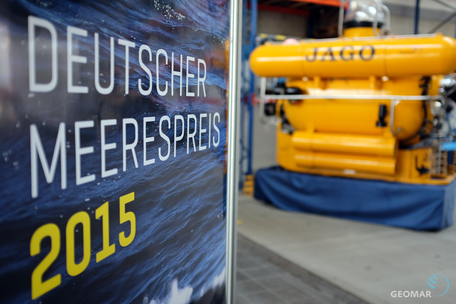 Die Deko steht schon... Vorbereitungen auf den Festakt zur Verleihung des Deutschen Meerespreises 2015. Foto: J. Steffen, GEOMAR