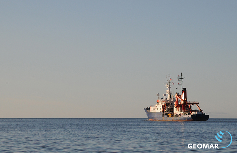 POSEIDON dampft neuen Abenteuern entgegen. Foto: Maike Nicolai, GEOMAR