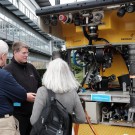 Gleich nebenan: Das ROV PHOCA. Der kabelgeführte Roboter kann bis 3000 Meter Tiefe arbeiten. Foto: Jan Steffen, GEOMAR