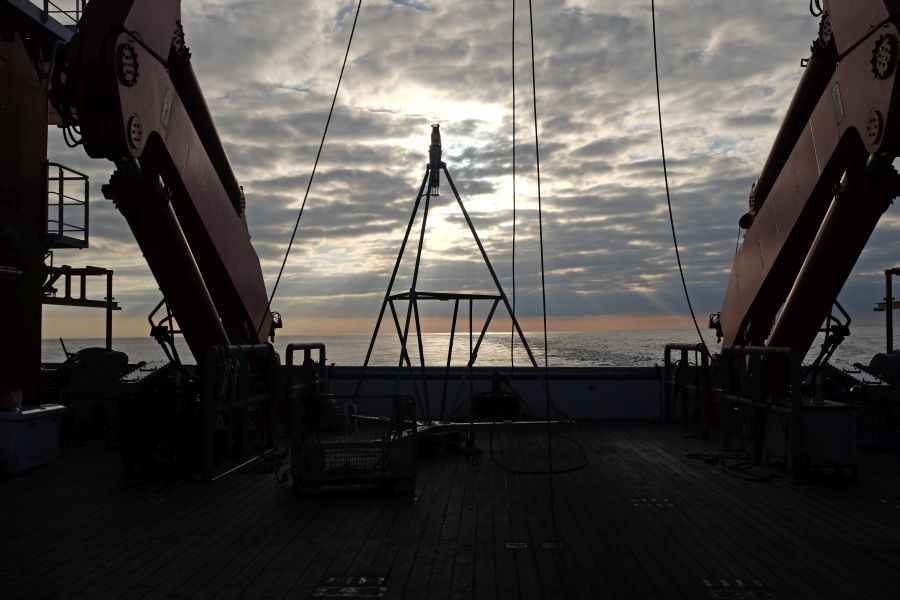 Der letzte Tripode auf dem Achterdeck / The last tripod on the aft deck. Photo: Jan Steffen, GEOMAR