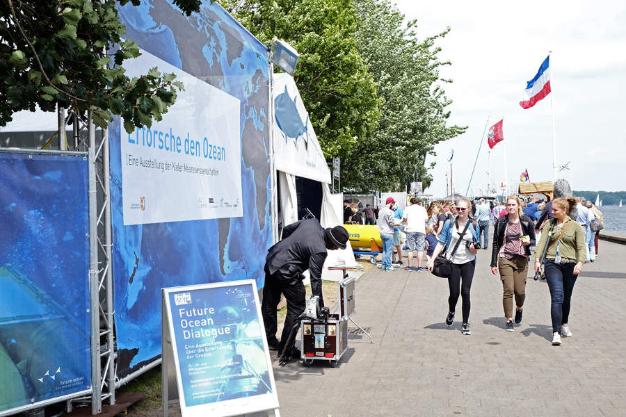 Ausstellungszelt der Kieler Meereswissenschaften auf der Kieler Wooche 2016. Foto: Jan Steffen