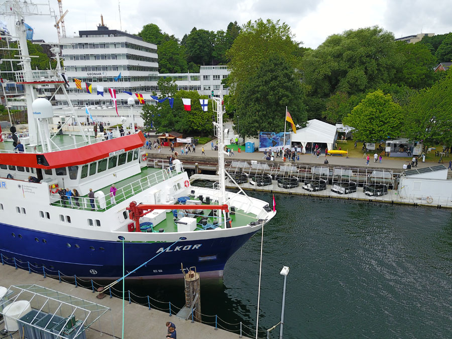 Das GEOMAR-Gelände an der Kiellinie während der Kieler Woche 2017. Foto: Sarah Kaehlert