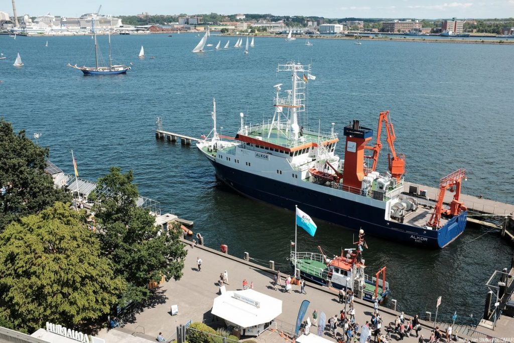 Die Kieler Förde von oben: Ohne Müll noch schöner. Photo: Jan Steffen / GEOMAR