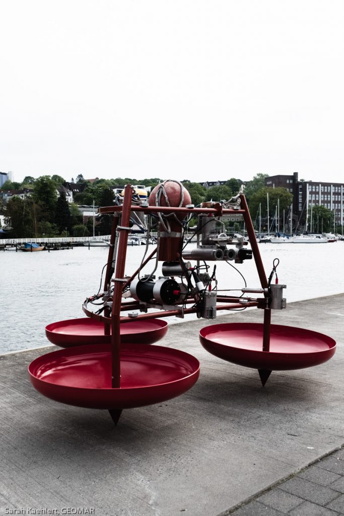 Das UFO wartet am Seefischmarkt auf die LITTORINA / The UFO waits for the LITTORINA at the Seefischmarkt pier. Photo: Sarah Kaehlert/Kaehlert