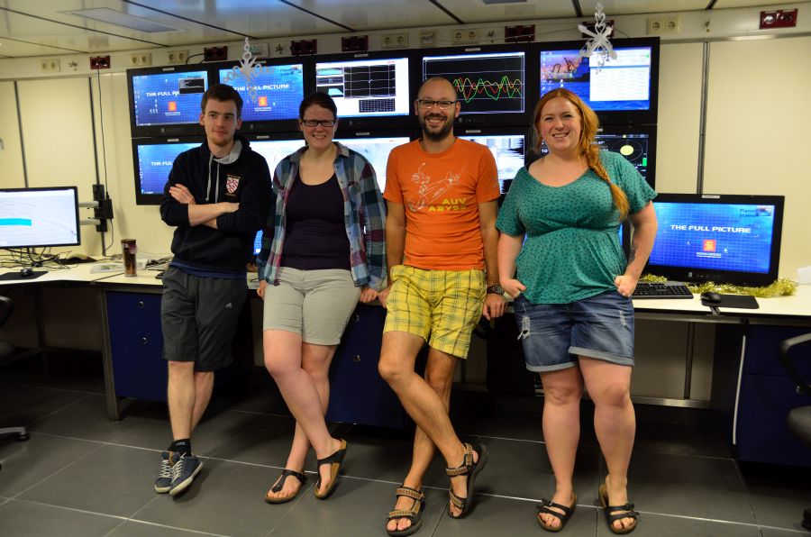 Wir sind das Bathymetrie Team. Von links: Dirk Metz (Doktorant), Meike Klischies (Masterstudent), Dr. Nico Augustin und Dr. Isobel Yeo