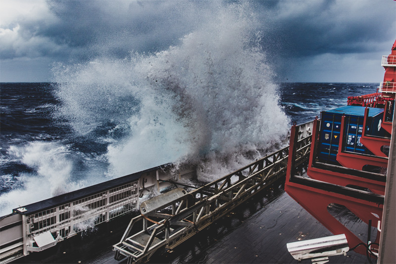 During the first week, the cruise experienced some rough weather. Photo: Thomas Ronge, editing: Steffen Niemann