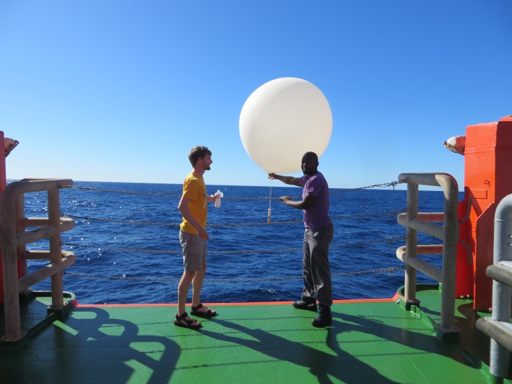 Start of the weather balloon on 11 June 2014. Photo: Kirstin Krüger