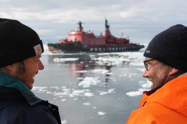 Markus Janout und Matthias Monsees mit dem russischen Atomeisbrecher YAMAL